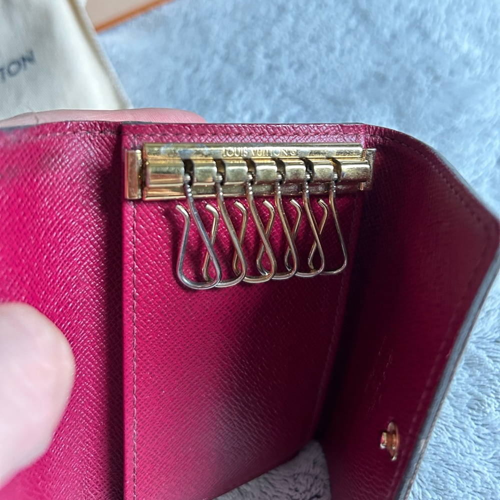 Louis Vuitton 6 Key Holder - Picture 9 of 16